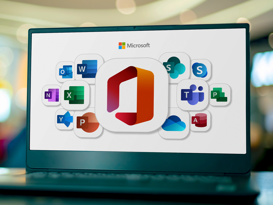Laptop aufgeklappt der die ganzen Icons der Microsoft Palette zeigt