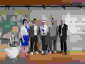 Microsoft Partner Of The Year 2022 Swiss Business Applications Gewinner Microsoft Partner of the Year 2022 mit CEO Microsoft