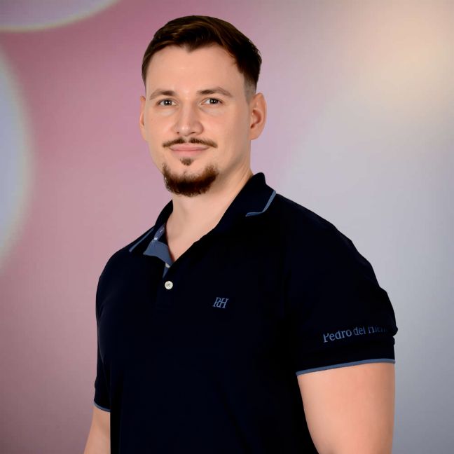 Roman Rescke Quadrat 2000X2000px