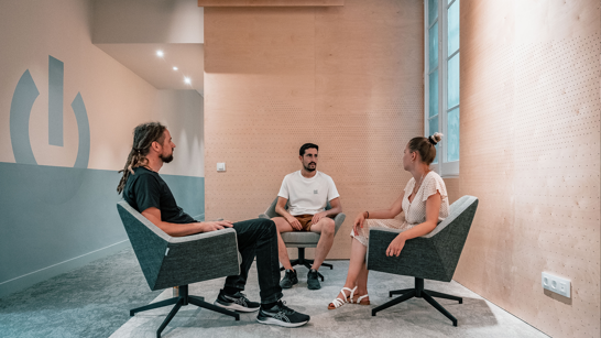 Office Life - Team Chat Team meeting in the modern isolutions office in Barcelona