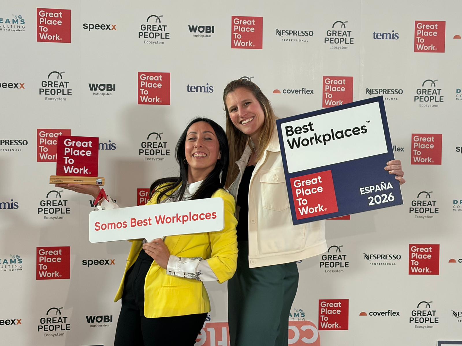 People holding Best Workplaces Spain 2026 sign at event backdrop